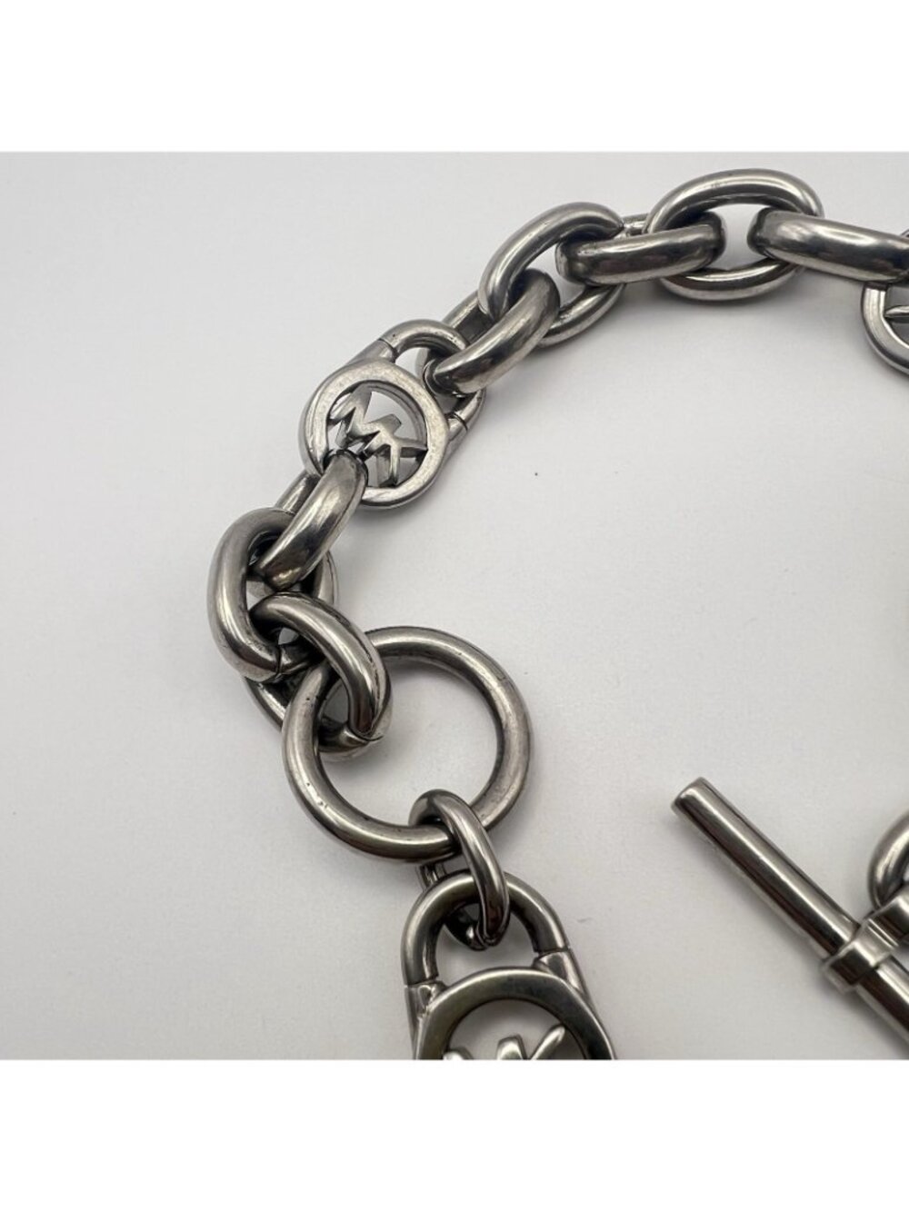 Michael Kors MK Logo Padlock Silver Tone Chunky Link Chain Toggle Bracelet 8" - Picture 4 of 12